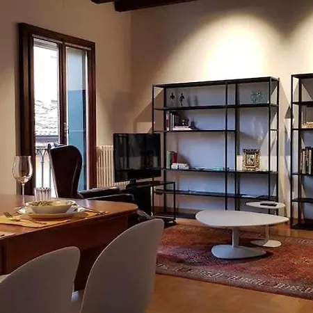 Interno Gavi Elegante Nel Cuore Di Appartamento